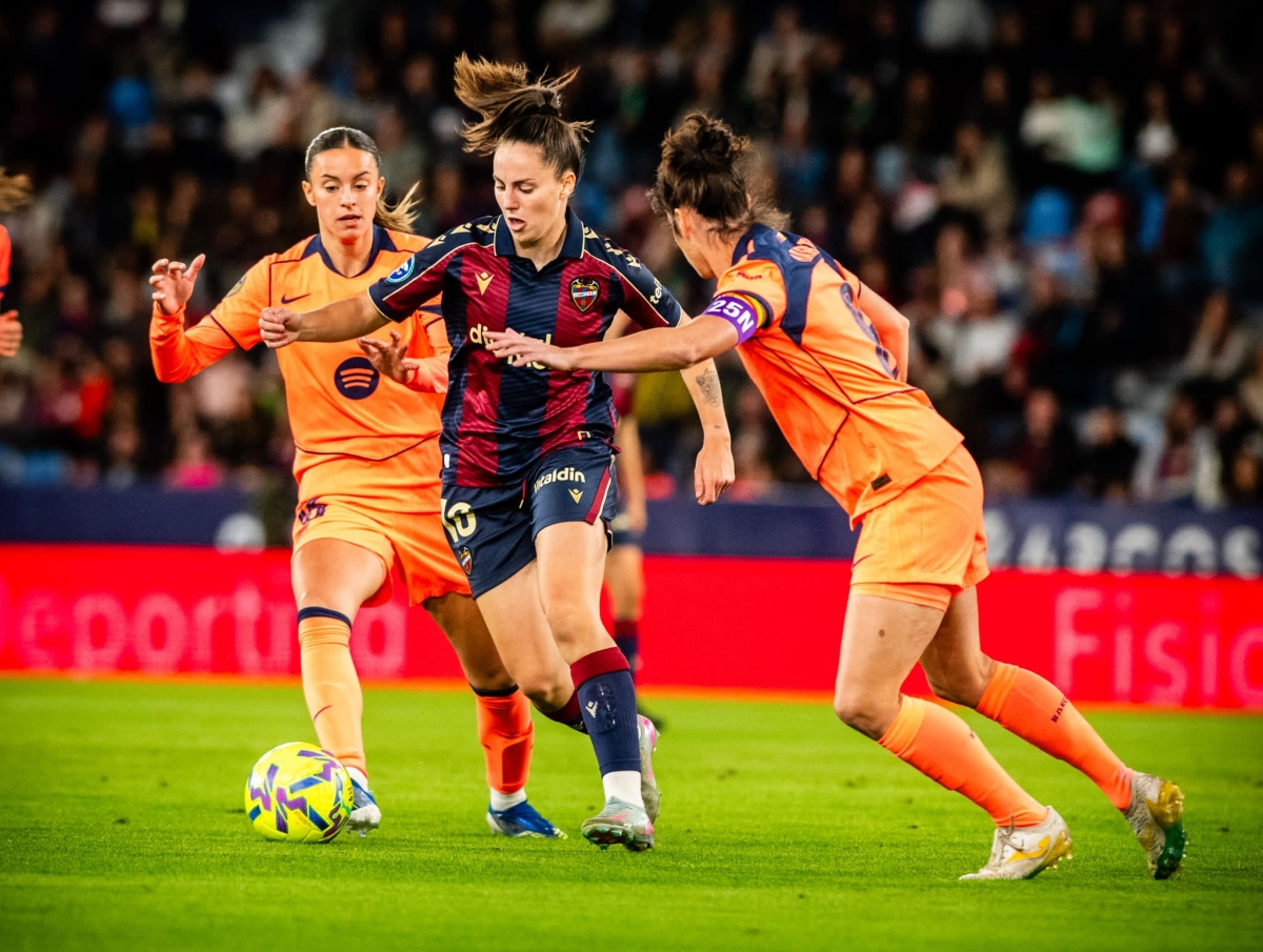 El Levante se 'estrella' ante un Barça líder