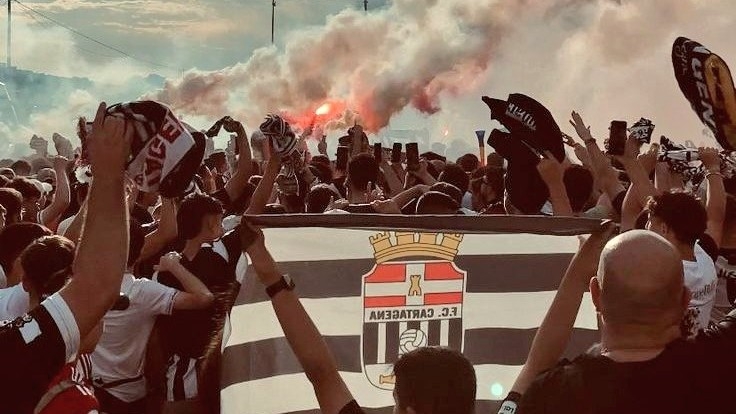 Medio millar de hinchas del Efesé piden la marcha de Belmonte en una manifestación