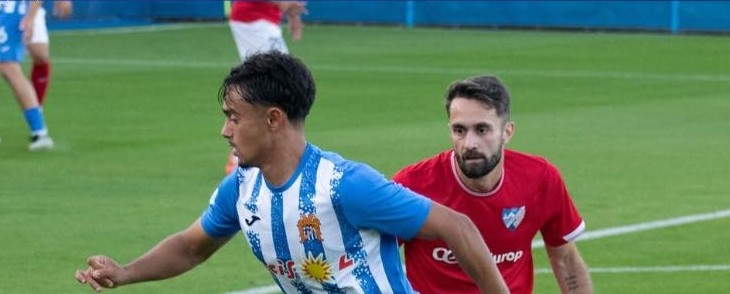  El Águilas asalta el liderato en el grupo 4 de Segunda RFEF ganando por 2-1 al Estepona 