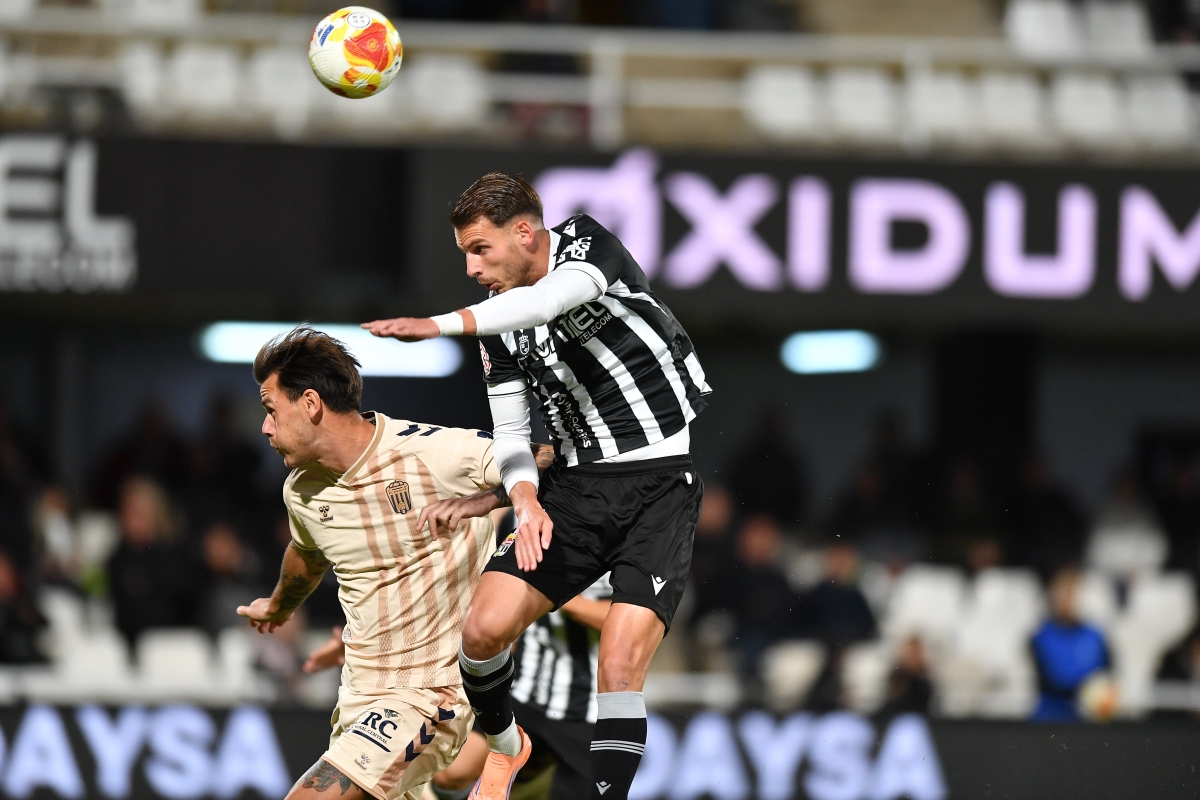 El Efesé se deja dos puntos en un duelo de aspirantes al ascenso jugado de poder a poder