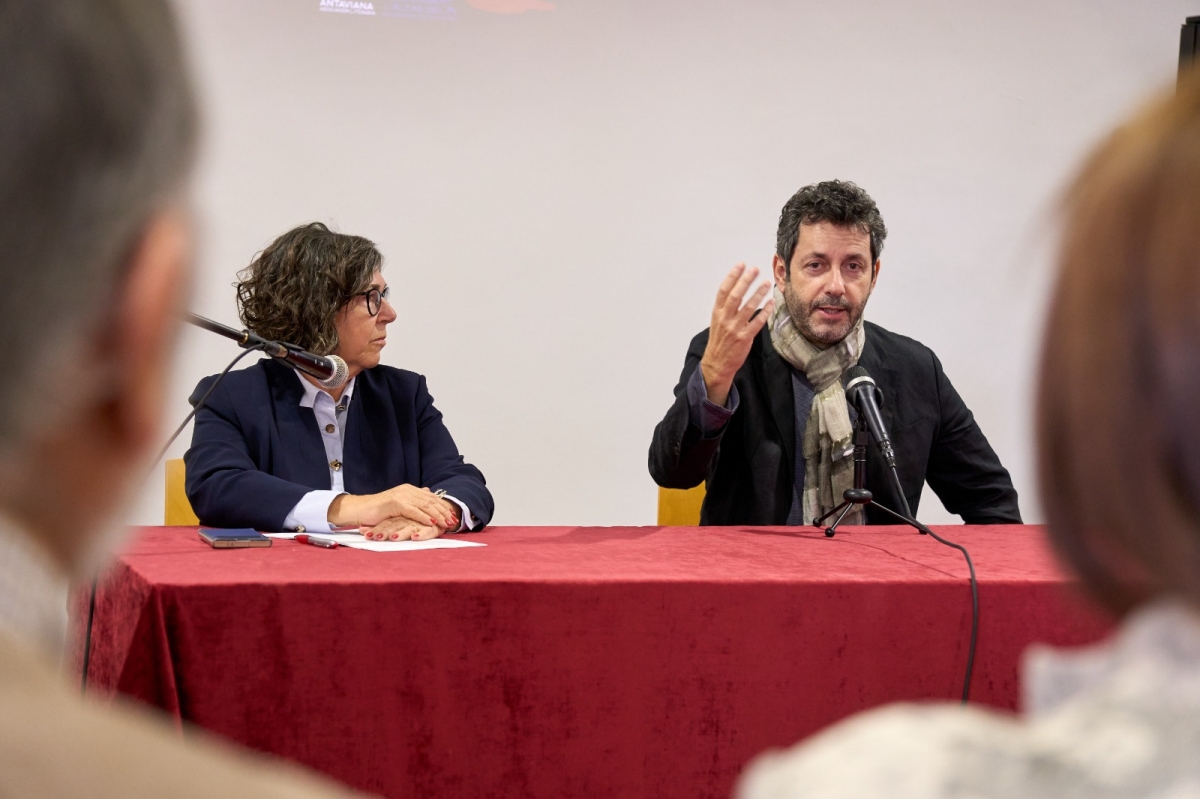 Jørn Lier Horst, Santiago Díaz y Manuel Ríos San Martín, en el I Festival Tinta y Crimen de l’Alfàs 
