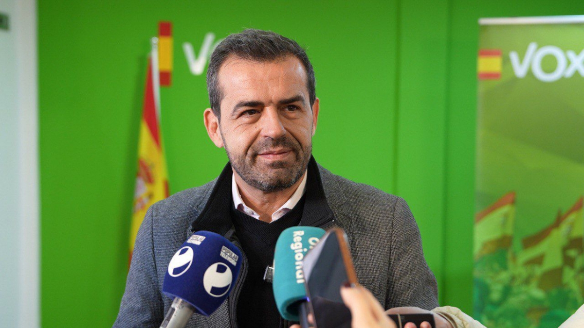 Vox sigue esperando la llamada del PP para 