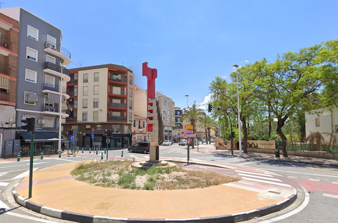 La estatua de Salvador Soria en Elche se desplazará al Pla y su hueco lo ocupará una Maredéu 