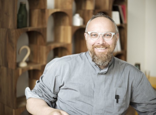 El diseñador Giulio Iacchetti será el maestro del encuentro con estudiantes en Cersaie 2024