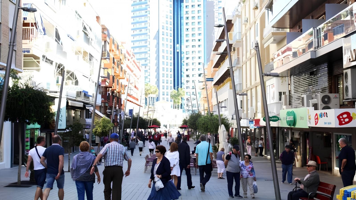 Benidorm registra la mayor población de su historia con 77.221 habitantes y podría optar a 'gran ciudad'