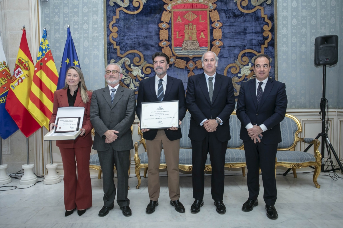 La Real Academia de la Gastronomía reconoce a Alicante por el año de su capitalidad