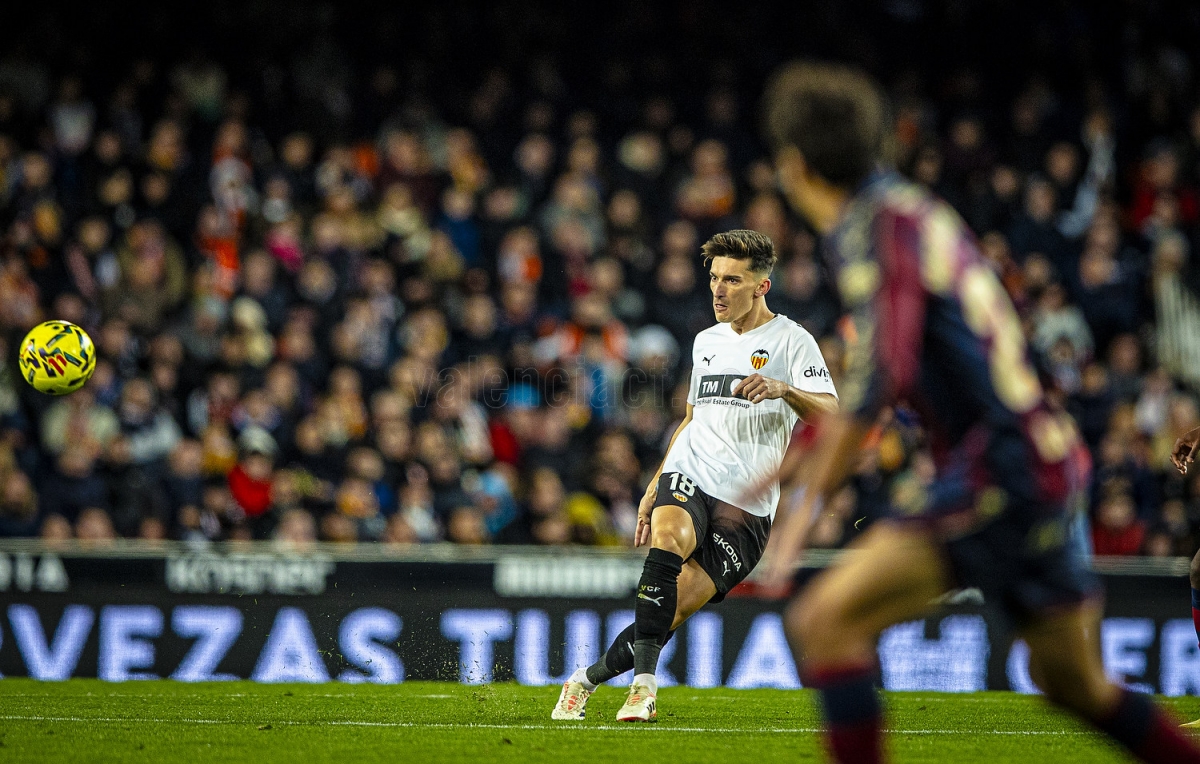 Mestalla 'abraza' la mejor versión de Pepelu