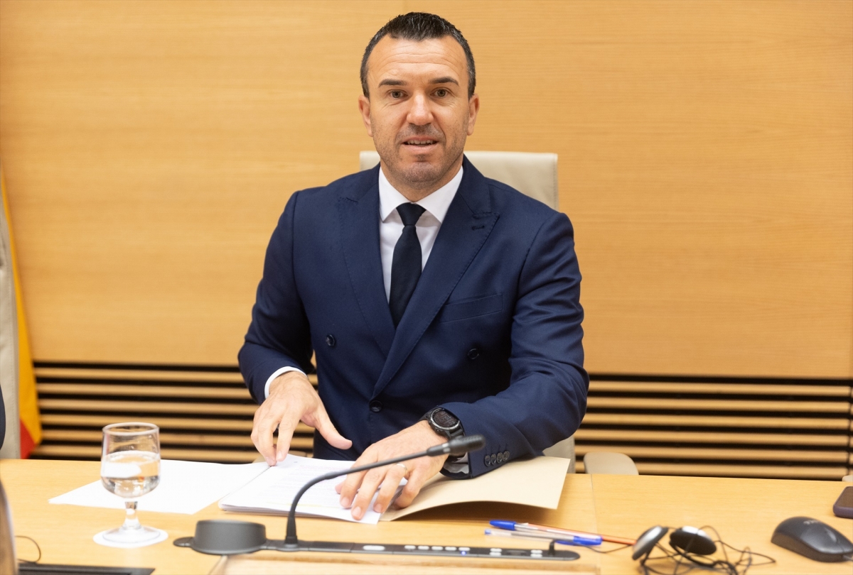 Vicente Mompó, presidente de la Diputación, durante la comparecencia.