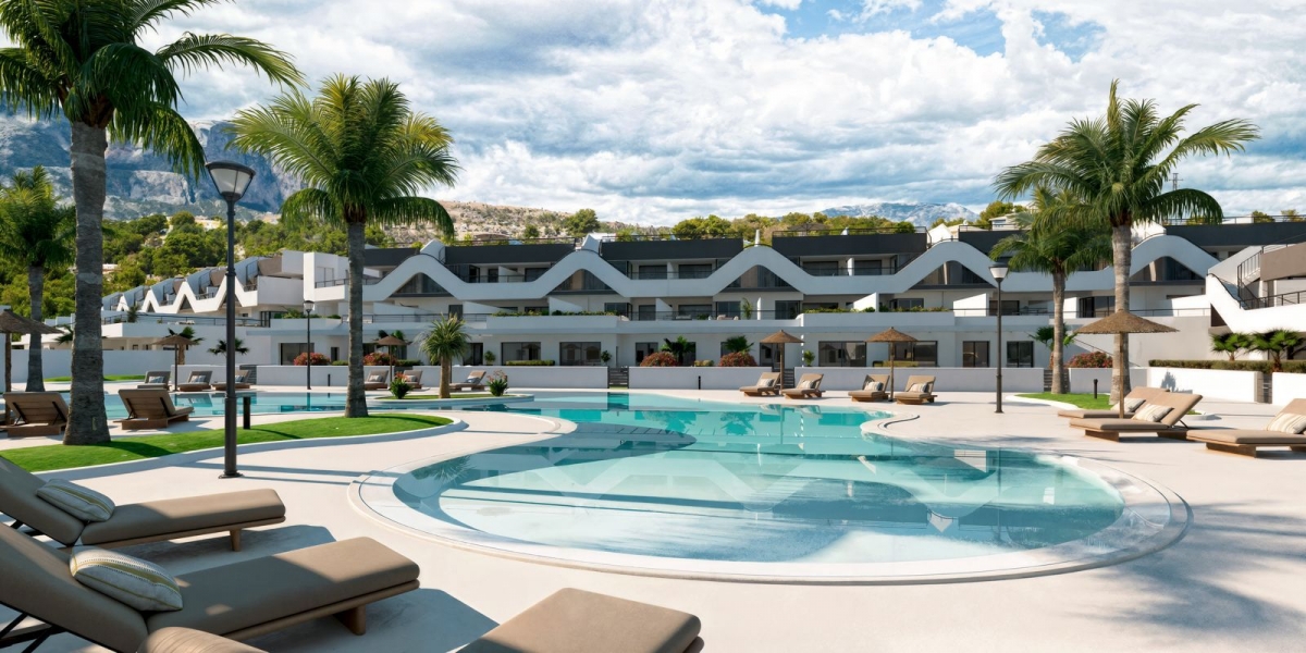 Alicante y Málaga concentran casi 4 de cada 10 compras de vivienda a extranjeros en el país