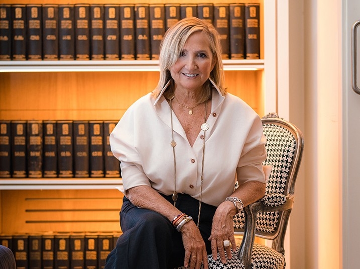 La escritora Belén Junco presenta este miércoles en el Casino de Murcia la apasionante vida de 'La digna heredera'