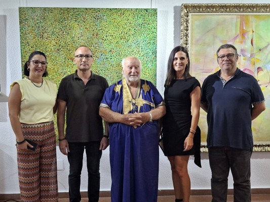 Manuel Coronado expone en Águilas junto a su hija en una muestra que rinde homenaje a la familia