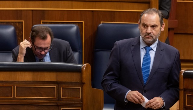 Ábalos pide cuentas en el Congreso a Puente por supuestas irregularidades en el Puerto de Valencia