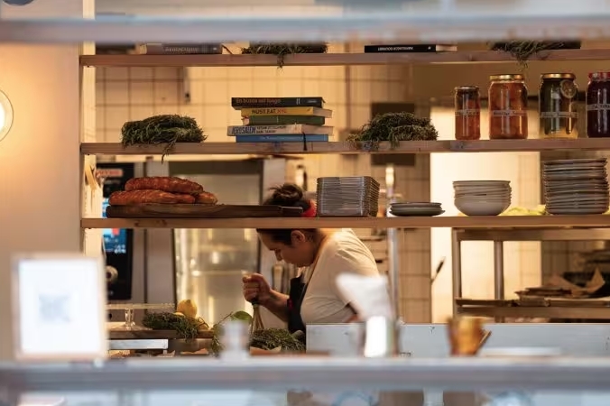 La producción del sector servicios sube un 5,2% en septiembre y encadena 15 meses de alzas