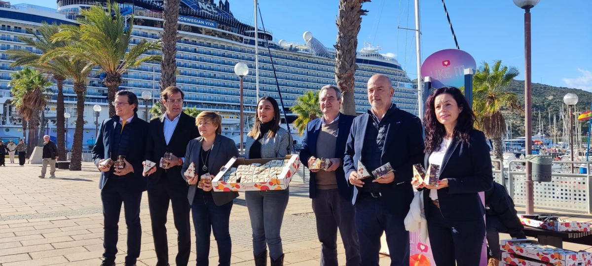 La Región muestra su liderazgo mundial en uva sin semilla en una acción en el Puerto de Cartagena