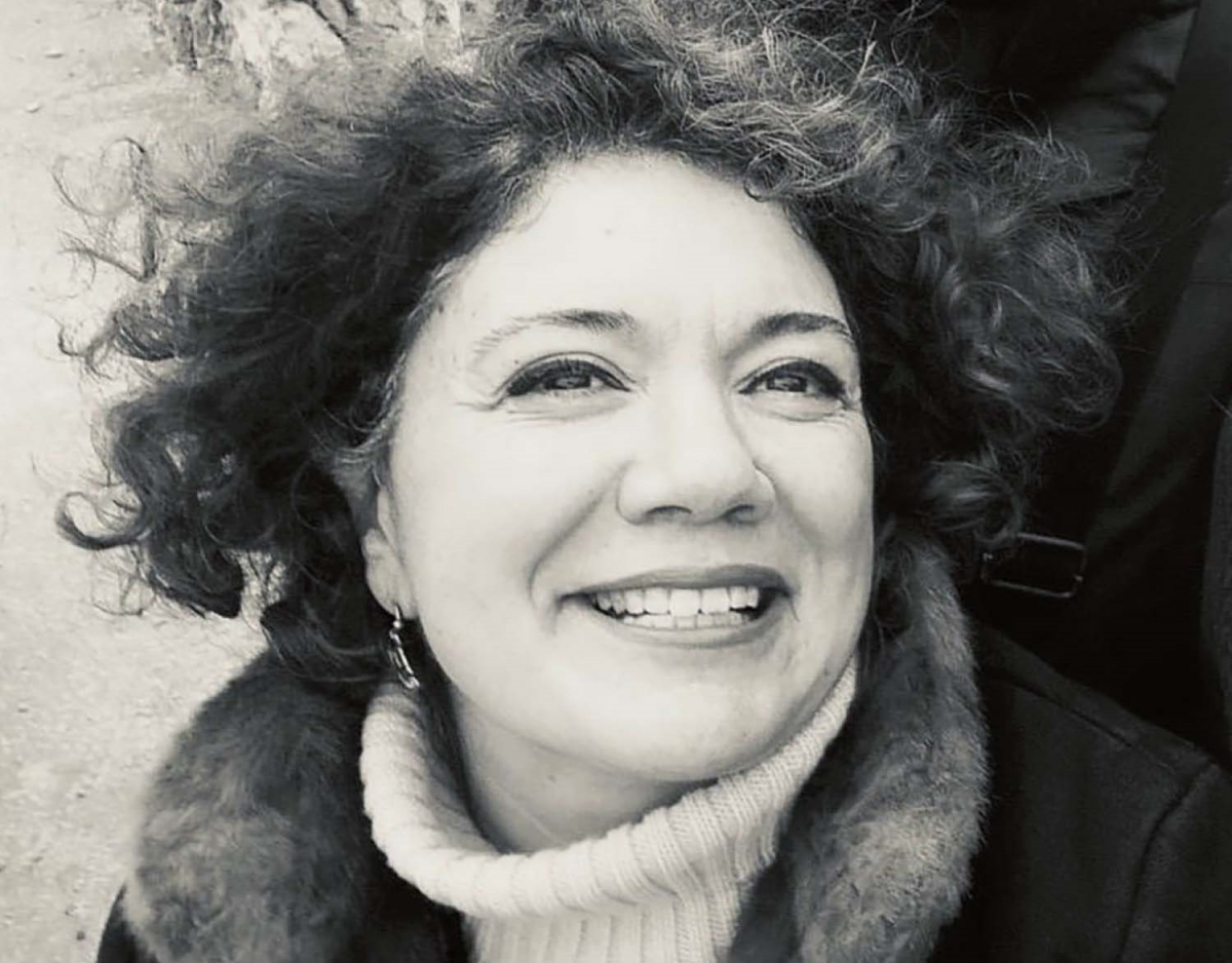 La escritora que 'contraprograma' este viernes a Richard Gere: J. Mengual Montalbán presenta en Murcia su libro 'Sin mucho cuento'