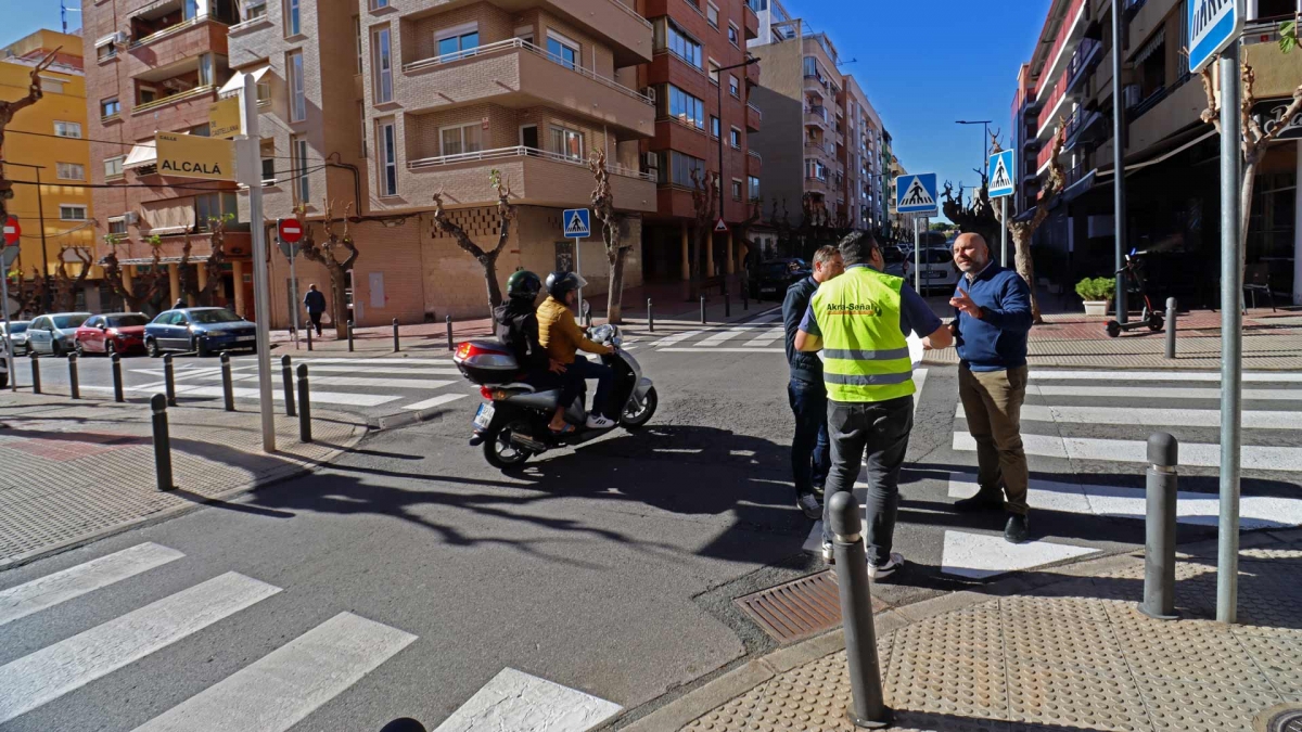Benidorm renueva la señalización horizontal en la Colonia Madrid
