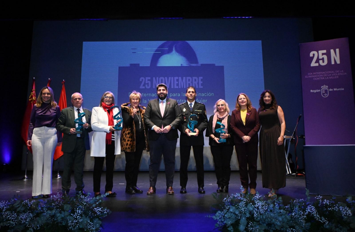 López Miras anuncia un nuevo servicio de atención integral para víctimas de violencia de género en zonas rurales