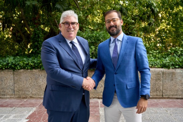 Across Legal se refuerza en Valencia con Luis Tatay como responsable del Departamento Mercantil

