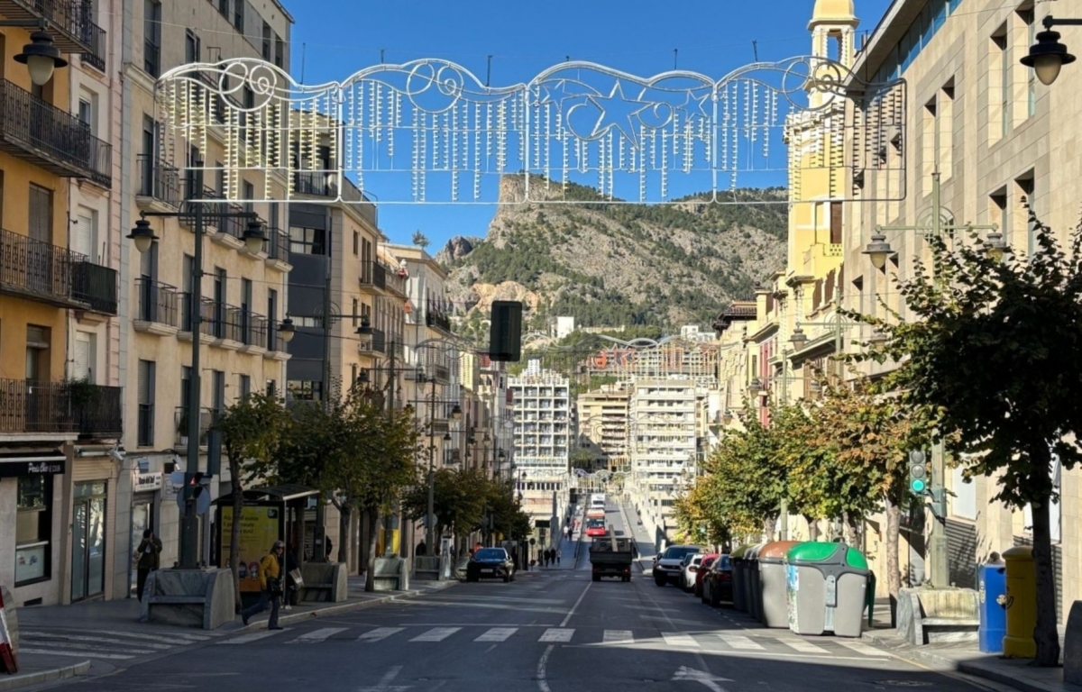 Cinco empresas pujan para cambiar 255 luces del Centro de Alcoy a un sistema eficiente y monitorizado