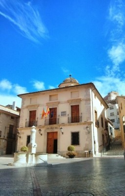 Biar refuerza su blindaje territorial frente a macroplantas solares con una modificación del PGOU