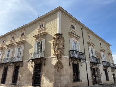 Orihuela suspende las clases en la costa, los mercados y las actividades al aire libre por la alerta naranja