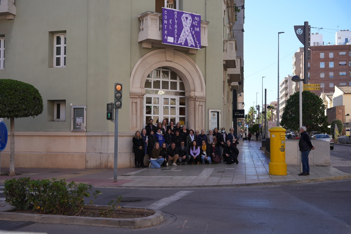 Vila-real reivindica la igualtat i la lluita contra la violència de gènere en la commemoració del 25N