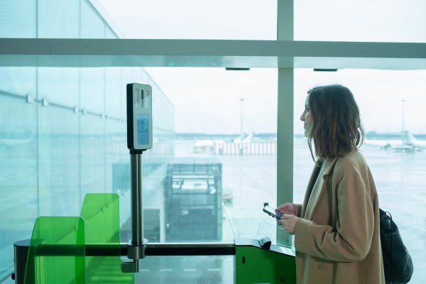 La Agencia de Protección de Datos (AEPD) sanciona a Aena con 10 millones por sus embarques biométricos, activo en el aeropuerto de Alicante-Elche