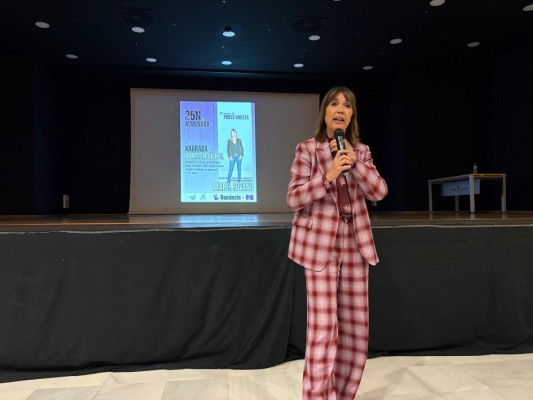 Almenara promueve la conciencia social contra la violencia machista con la charla de Mabel Lozano