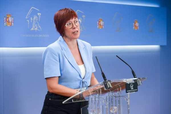 Compromís y PSPV acusan a Mazón de arrodillarse ante Feijóo por no exigir la quita de la deuda