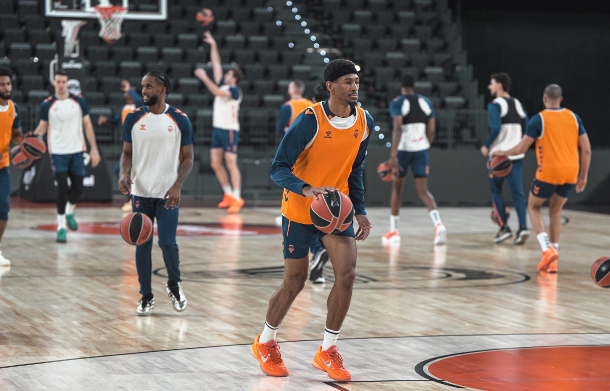 Pedro Martínez aprovecha el parón y da cinco días libres a la plantilla del Valencia