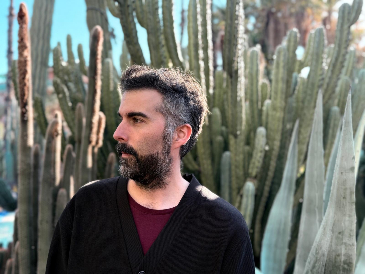 Nacho López Murria publica una novela surrealista sobre viajes en el tiempo 