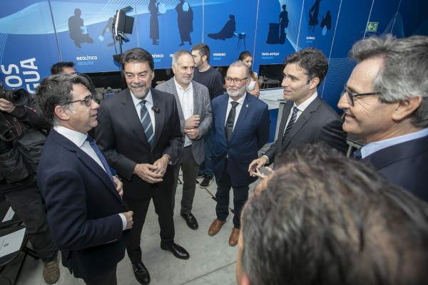 Barcala llama a compartir servicios en l'Alacantí como área estratégica y sugiere un 'call center' común