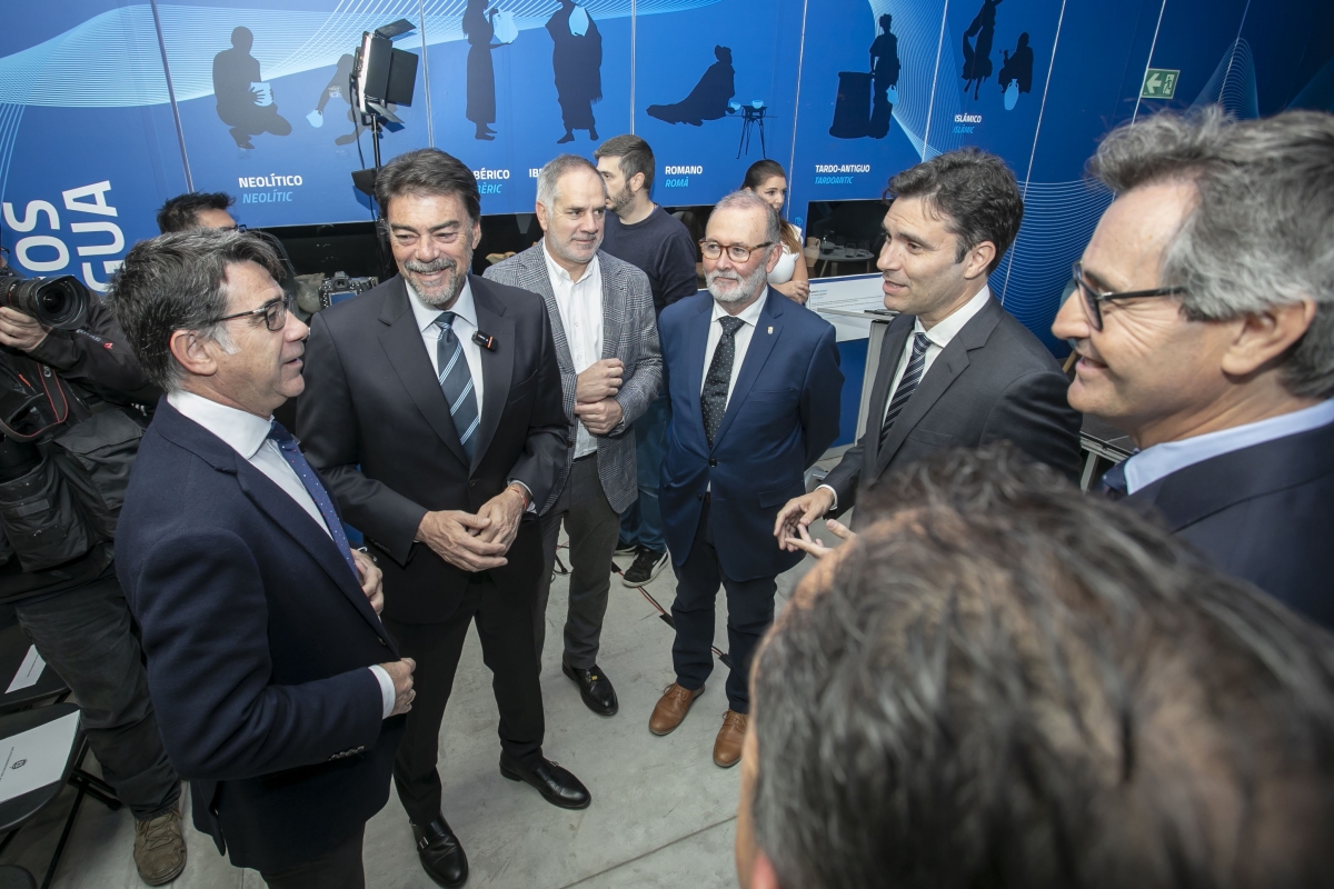 Barcala llama a compartir servicios en l'Alacantí como área estratégica y sugiere un 'call center' común