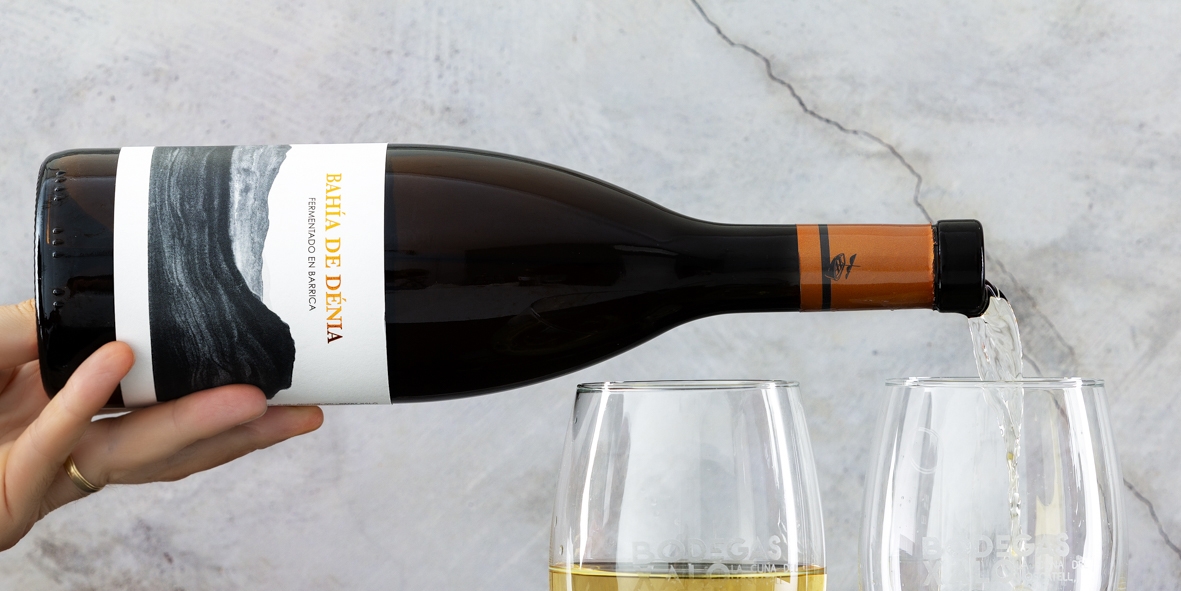 Una escapada a Bodegas Xaló para descubrir el Bahía de Dénia Fermentado en Barrica