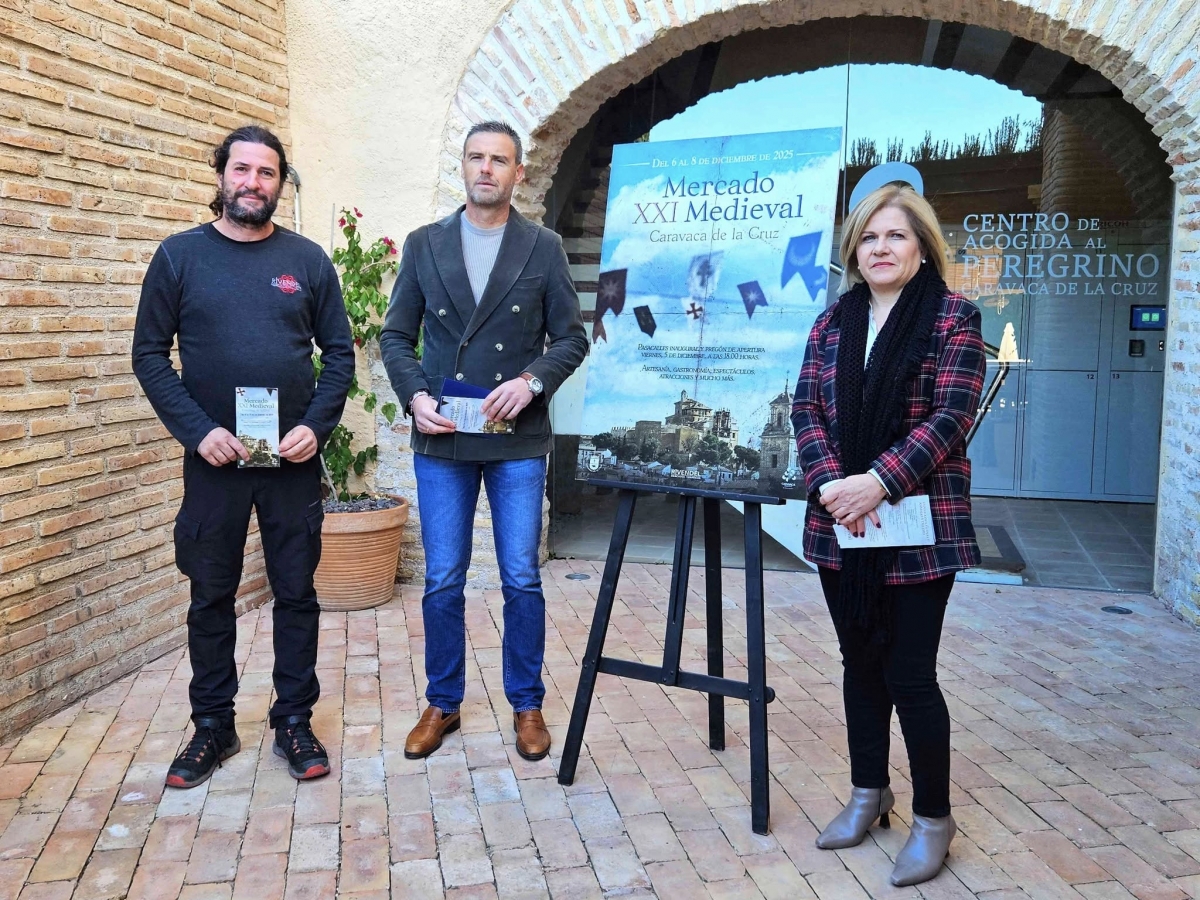 El Mercado Medieval de Caravaca vuelve con miles de visitantes, 200 puestos, justas medievales y un photocall con un templario de 3 metros
