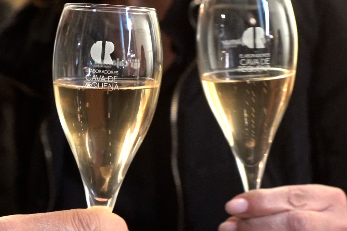 Mercader enciende la Navidad con un espectacular Festival del Cava de Requena