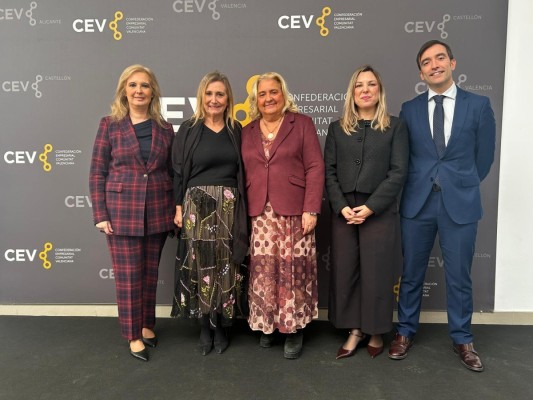 Las empresas familiares tienen mayor presencia femenina en puestos de alta dirección