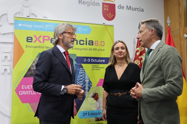Mil personas de más de 60 años aprenderán últimas tecnologías en la Región: desde IA a pilotar drones