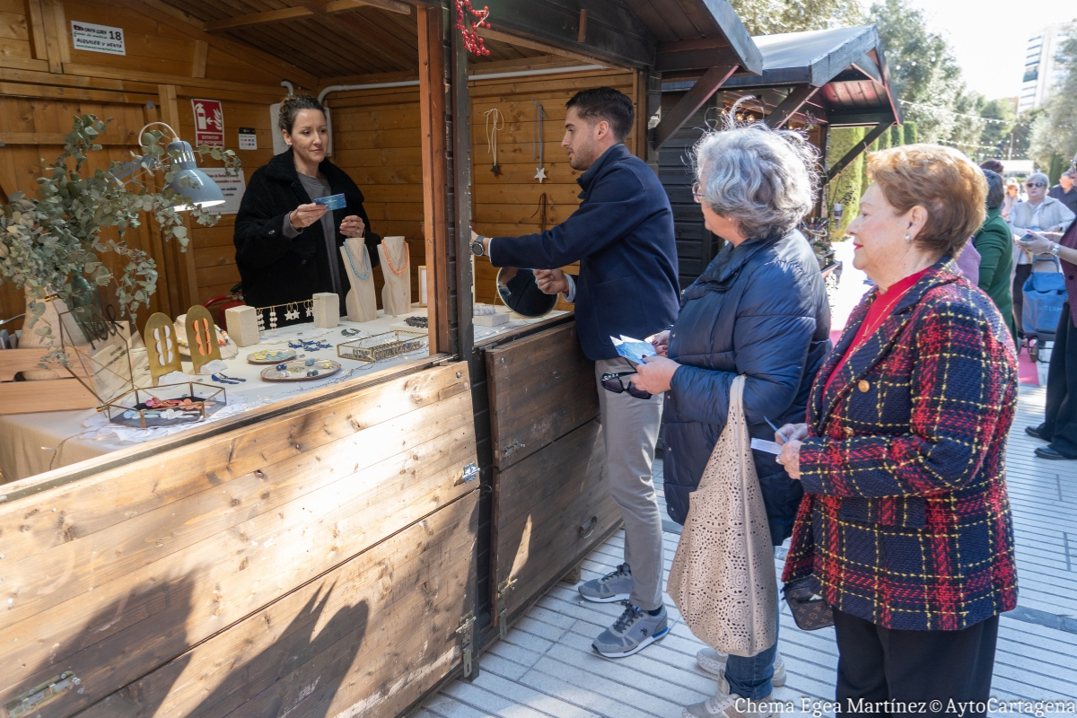 Cartagena cierra la selección de los 13 stands del Mercadillo Navideño en la plaza Juan XXIII