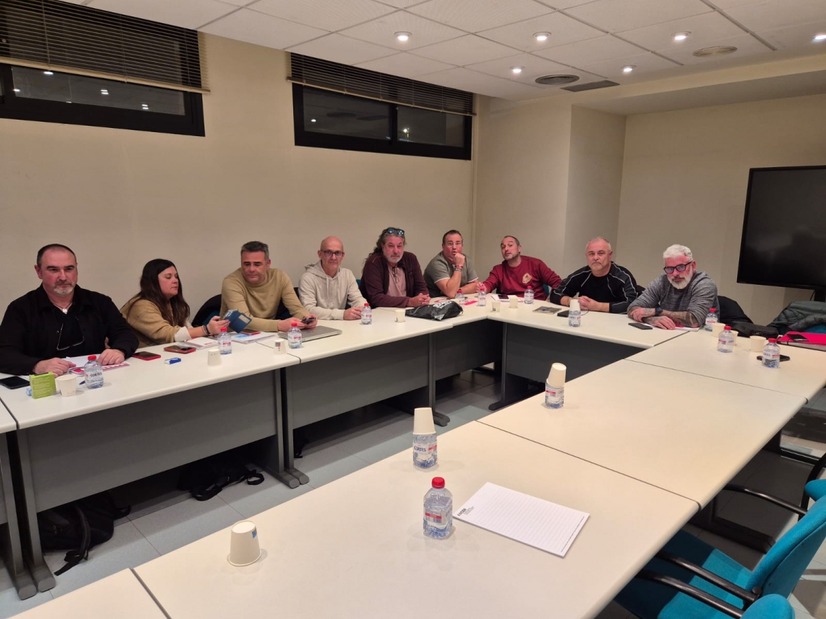 Ascer mueve ficha en el convenio del azulejo: mejora la subida salarial, con un 6% en 3 años, pero los sindicatos la ven insuficiente