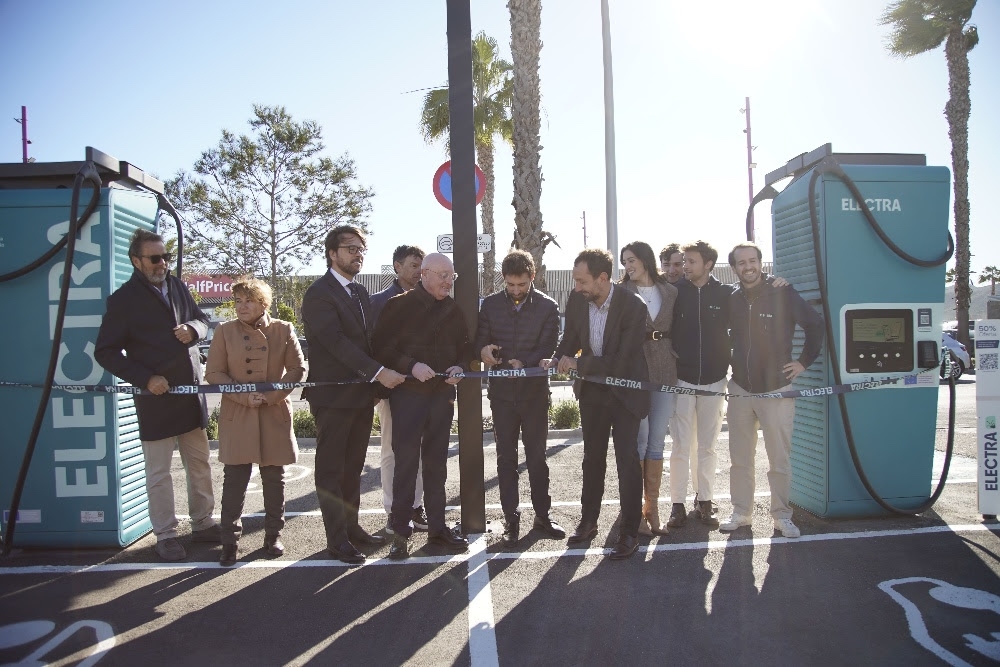 Cartagena estrena estación de recarga ultrarrápida para coches eléctricos en el Parque Mediterráneo