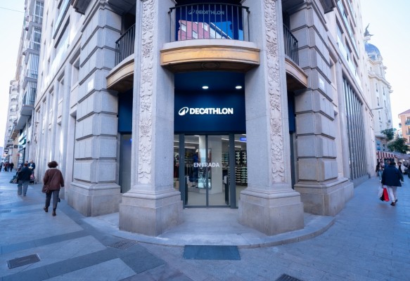 Decathlon aterriza en el centro de Murcia y abre este jueves su nueva tienda en la Gran Vía