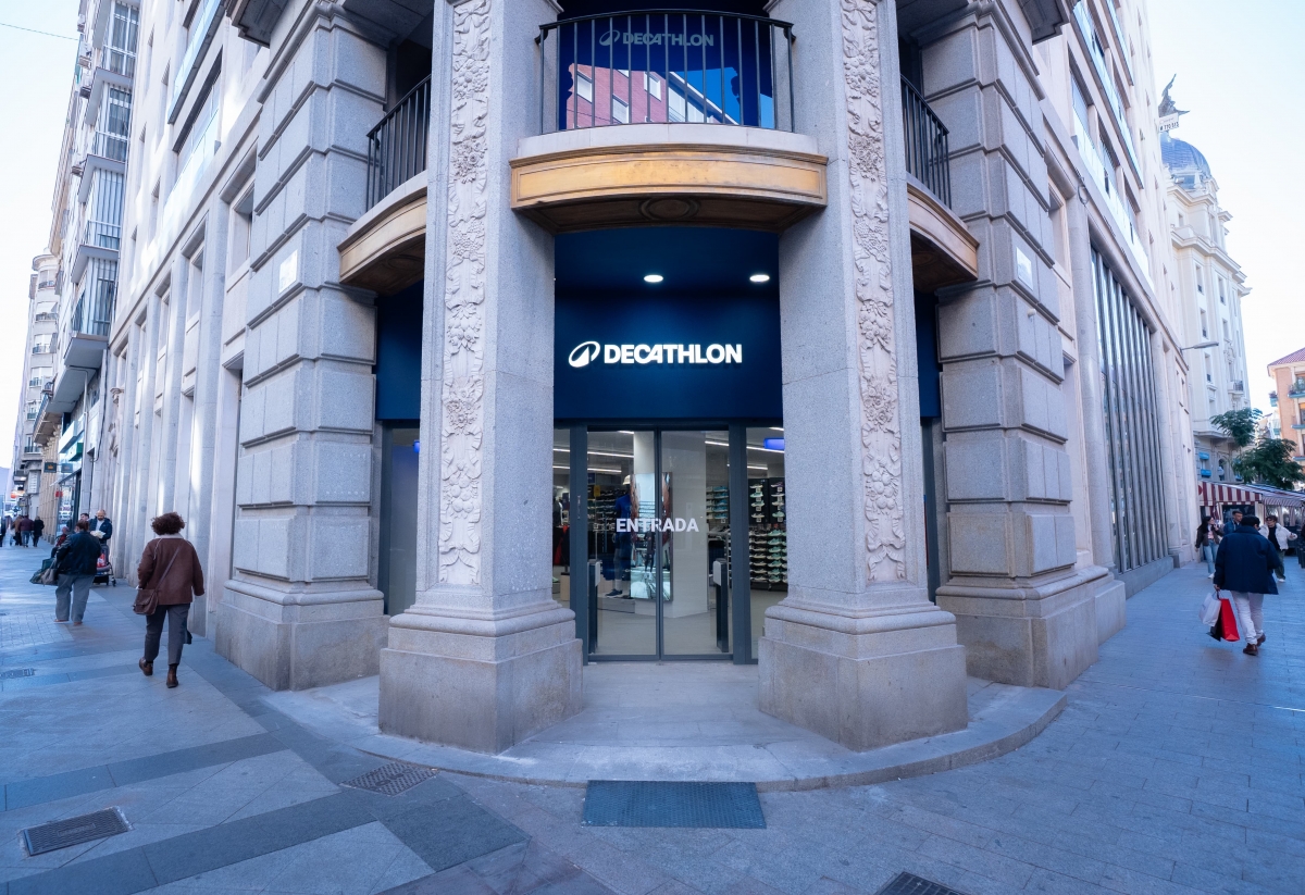 Decathlon aterriza en el centro de Murcia y abre este jueves su nueva tienda en la Gran Vía