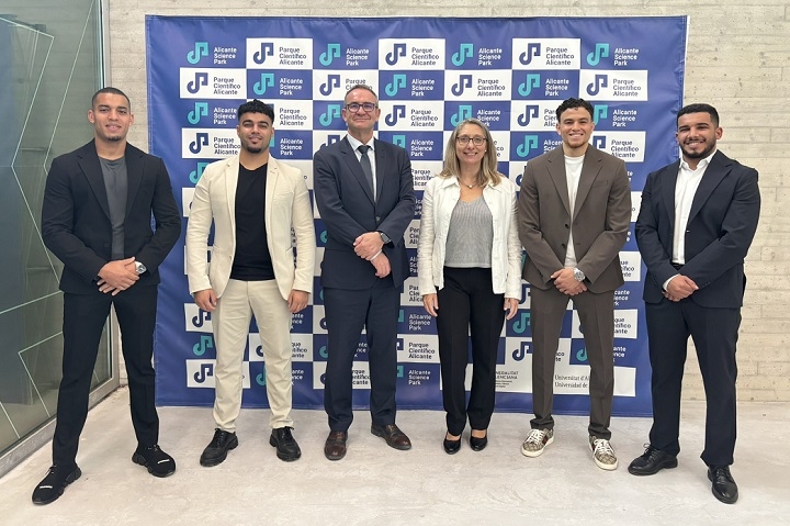 Zouhair Madrani, Zakaria Tabbai Amal, Bilal Madrani y Abderrahmane Guermat Benaouali de Whalesprop.