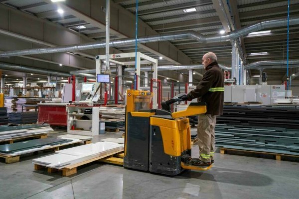 La producción industrial vuelve a terreno positivo tras subir un 4,4% en el mes de julio

