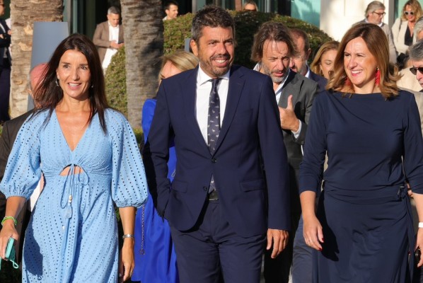 Mazón anuncia la creación de una Oficina Valenciana de Inversiones para atraer empresas