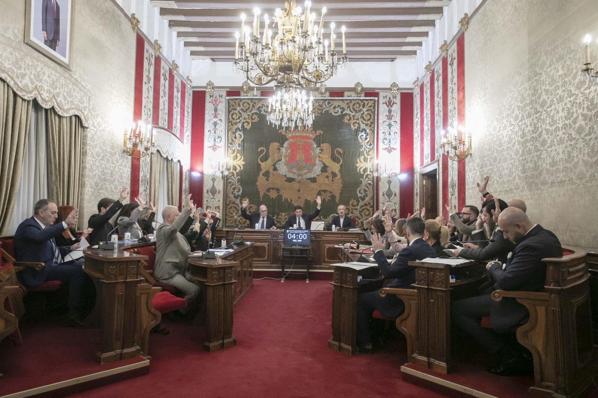 Los ediles de la corporación de Alicante, en un momento de la votación. - Los ediles de la corporación de Alicante, en un momento de la votación.