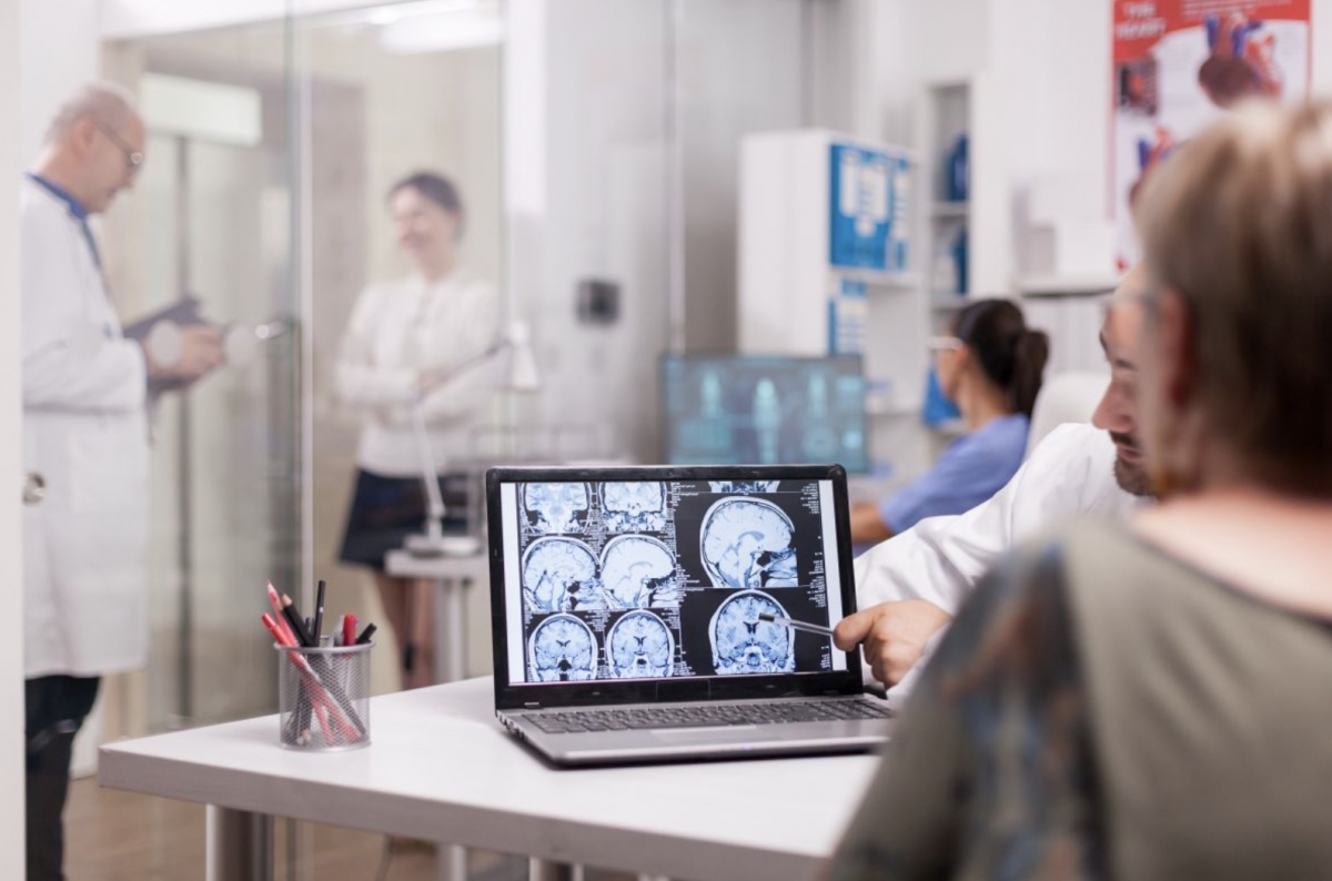 ASTUCE Spain alerta que los pacientes de glioblastoma de Murcia, Galicia, Andalucía y Baleares siguen sin acceder a los TTFields