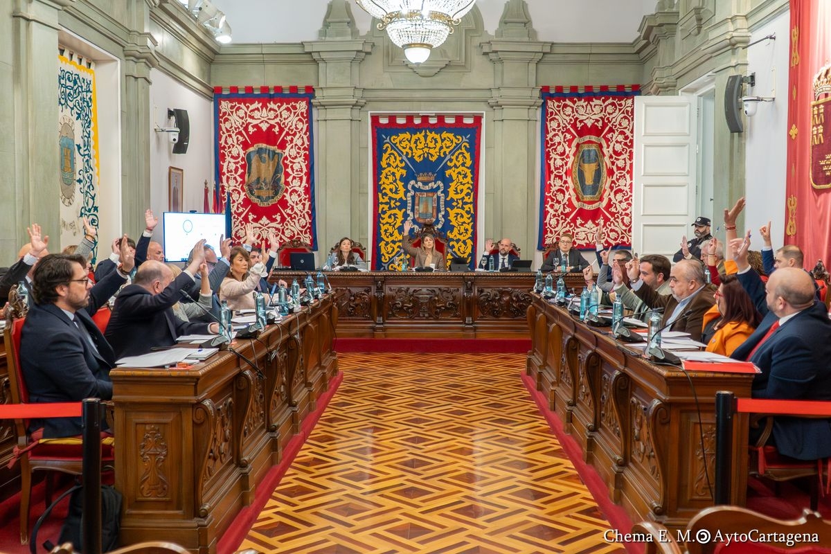 Reconocimiento unánime a bomberos y sanitarios por su rápida intervención en el fuego del Santa Lucía de Cartagena