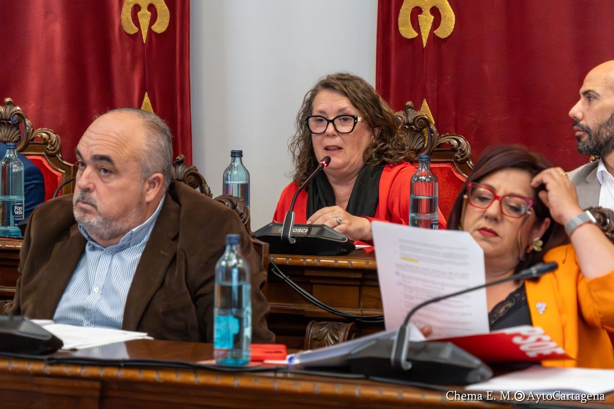 María Dolores Ruiz frente a Giménez Gallo en el Pleno de Cartagena: videos virales, estulticia, postureo y el 'gen' del cartagenerismo